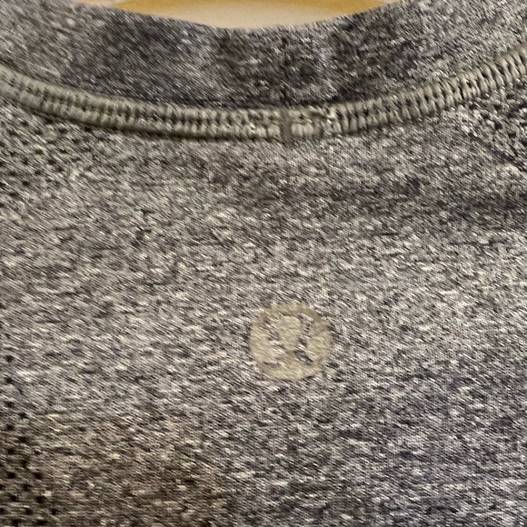 44. Lululemon Metal Vent Tech Short Sleeve - Picture 9 of 16